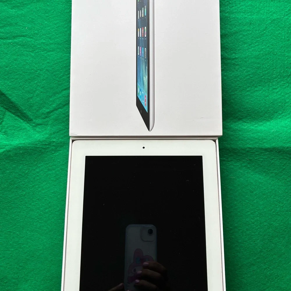 Apple iPad 2, 16G with Silver Finish.